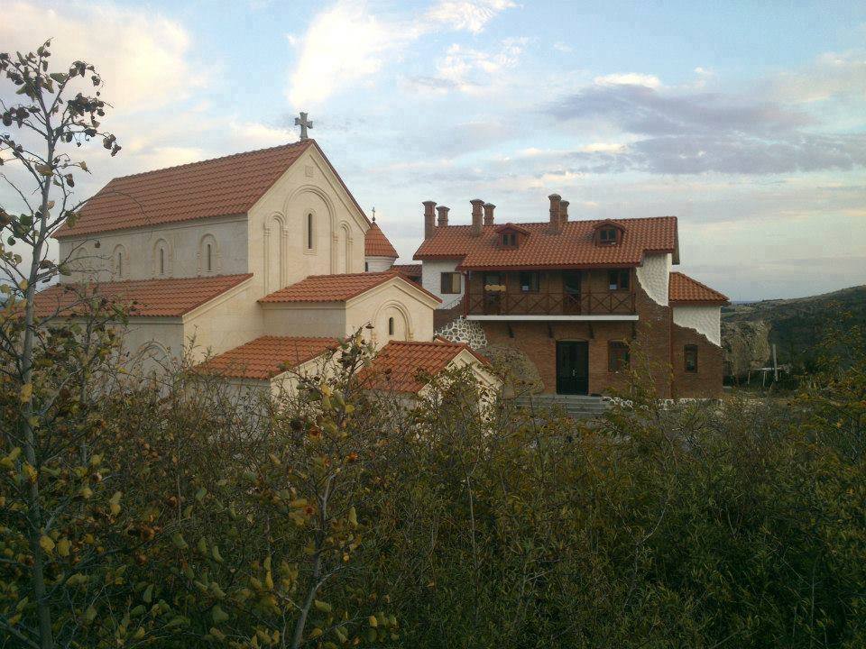 26 ივნისს, ყოველთა წმინდათა ხსენების დღეს, ზაჰესში მდებარე "პანტანასას" ღვთისმშობლის სახელობის დედათა მონასტერში 200-მდე სიწმინდეს გამოაბრძანებენ KARIBCHE